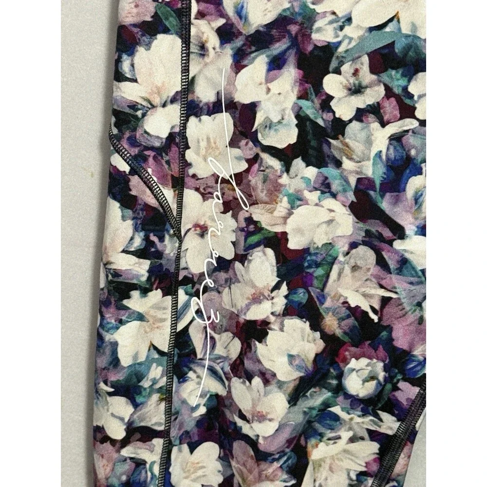 Lululemon In Movement Tight 25” Utopia Multi Size 8 Everlux Floral